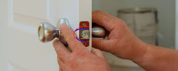 Comment se déroule l’intervention d’un serrurier après effraction à Paris ?