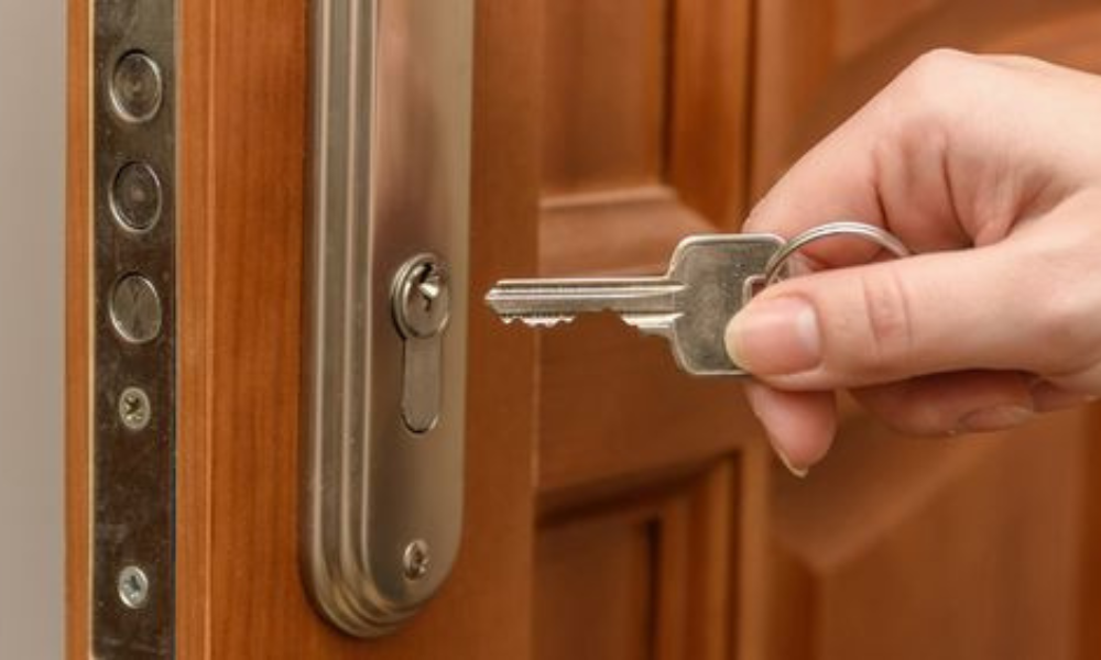 Prix clairs et transparents pour un serrurier urgence Paris