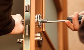 Pourquoi choisir notre service de serrurier week-end Paris : intervention rapide ?