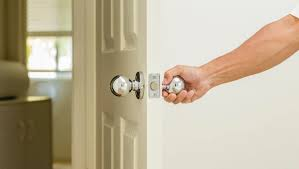 Porte claquée : pourquoi il ne faut surtout pas paniquer