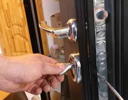 Comment ouvrir une porte fermée à clé de l’intérieur ?